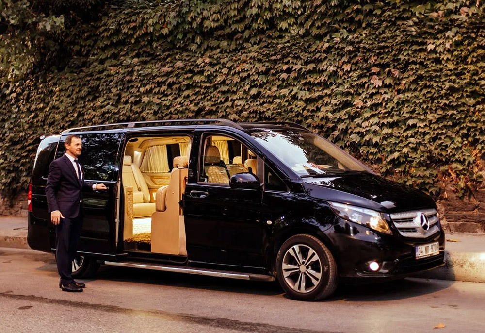 Antalya Havalimanı VIP Transfer Hizmetleri ile Lüks ve Konforu Deneyimleyin